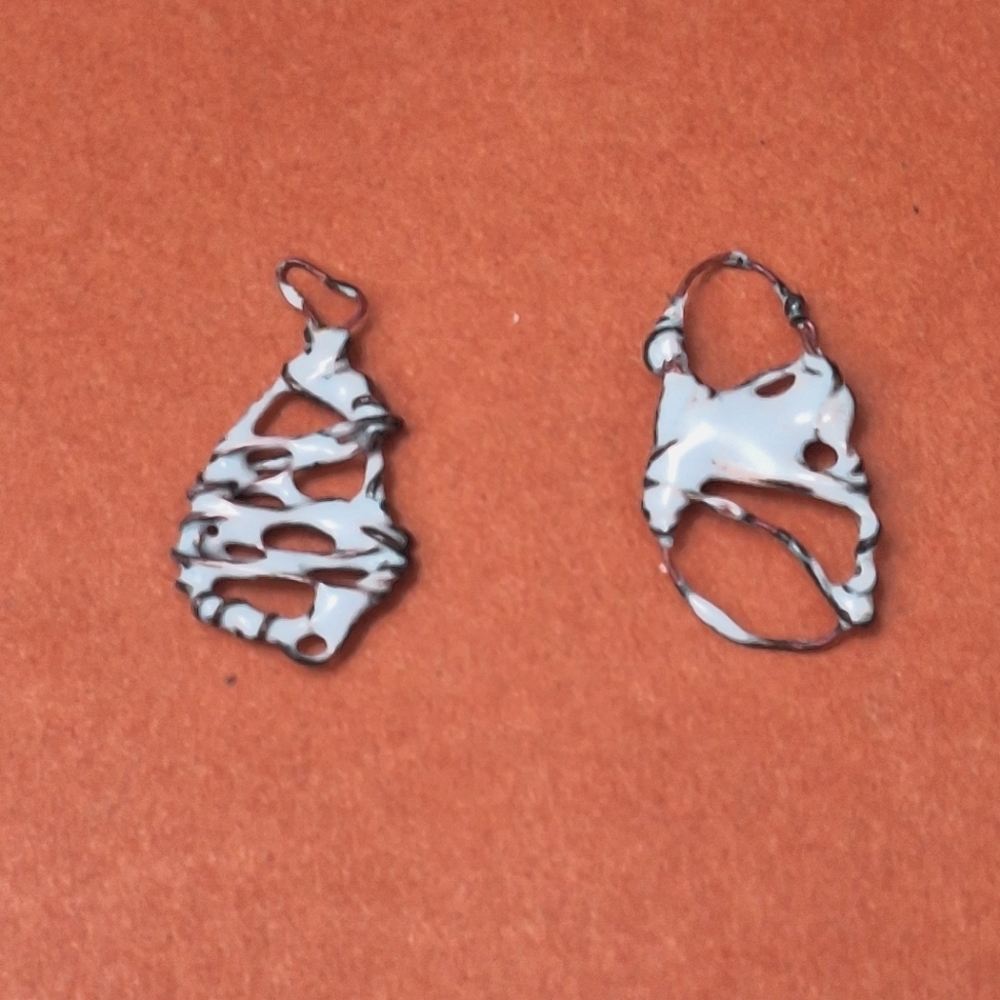 (2) Art, Wire Pendant - Picture 2 of 5